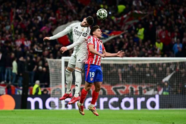 Julian Alvarez 19 Atletico Madrid in duel, action, with Federico Valverde 8 Madrid , Atletico Madrid vs Real Madrid , Soccer, Champions League, Round of 16 second leg, 12 03 2025 Madrid Madrid Spain Copyright: xkolbert-press MarcxNiemeyerx