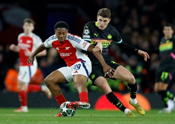 Arsenal FC v PSV Eindhoven - UEFA Champions League 2024 25 Round of 16 Second Leg Myles Lewis-Skelly of Arsenal and Guus Til of PSV Eindhoven challenge during the UEFA Champions League 2024 25 UEFA Champions League 2024 25 Round of 16 Second Leg match between Arsenal FC and PSV at Emirates Stadium on March 12, 2025 in London, England. London Emirates Stadium England United Kingdom Copyright: xNigelxFrench Sportsphoto APLx 14061024
