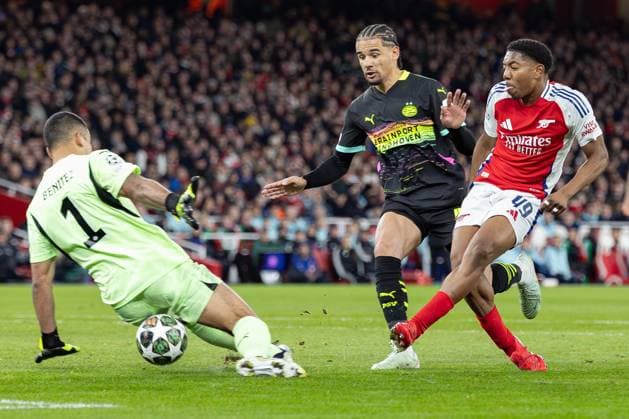 12th March 2025; Emirates Stadium, London, England; UEFA Champions League Last 16, Second Leg Football, Arsenal versus PSV Eindhoven; Myles Lewis-Skelly of Arsenal beats the keeper but hits the post with a shot  ActionPlus12759359 IanxStephen