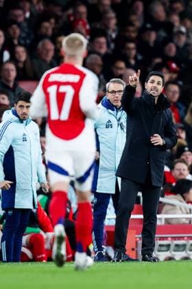 Mikel Arteta - Arsenal Manager points to Oleksandr Zinchenko of Arsenal Arsenal v PSV Eindhoven, UEFA Champions League, Round of 16, Second Leg, Football, Emirates Stadium, London, UK - 12 Mar 2025 EDITORIAL USE ONLY No use with unauthorised audio, video, data, fixture lists, club league logos or live services. Online in-match use limited to 120 images, no video emulation. No use in betting, games or single club league player publications. Copyright: xAndrewxFosker Shutterstockx 15188185ba