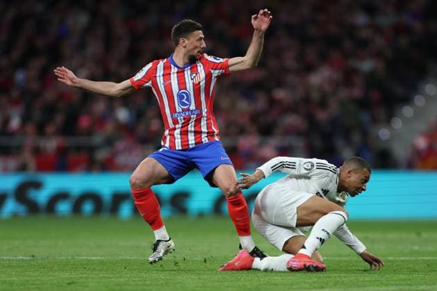 ESP: Atletico de Madrid - Real Madrid. UEFA Champions League match. Round of 16. Second Leg. Clement Lenglet of Atletico de Madrid and Kylian Mbappe of Real Madrid during the UEFA Champions League match, Round of 16, second leg, between Atletico de Madrid and Real Madrid played at Riyadh Air Metropolitano Stadium on March 12, 2025 in Madrid Spain. kpng Copyright: xAntonioxPozox xPRESSINPHOTOx AP_250312_ATL_RMA_UCL_031