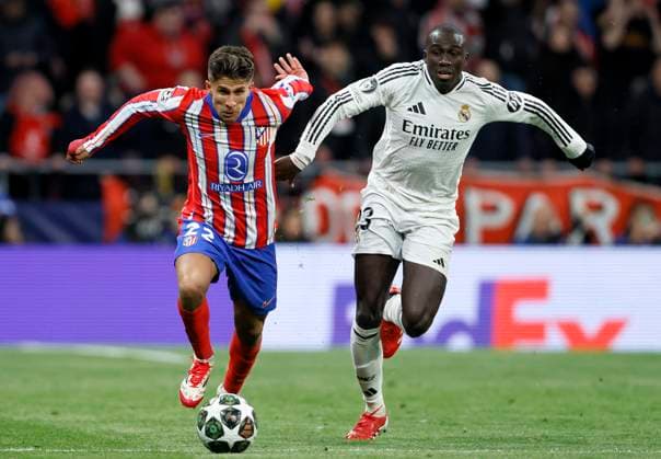 Atletico de Madrid v Real Madrid C.F. - UEFA Champions League 2024 25 Round of 16 Second Leg Giuliano Simeone of Atletico Madrid and Ferland Mendy of Real Madrid CF challenge during the UEFA Champions League 2024 25 UEFA Champions League 2024 25 Round of 16 second leg match between Atletico de Madrid and Real Madrid C.F. at Estadio Civitas Metropolitano on March 12, 2025 in Madrid, Spain. Madrid Estadio Metropolitano Spain Spain Copyright: xRichardxSellers Sportsphoto APLx 14061031