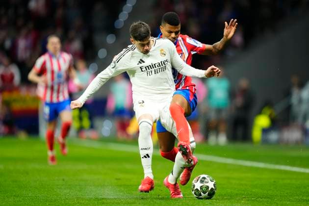Atletico de Madrid v Real Madrid C.F. - UEFA Champions League 2024 25 Round of 16 Second Leg Reinildo Mandava left-back of Atletico de Madrid and Mozambique and Federico Valverde central midfield of Real Madrid and Uruguay compete for the ball during the UEFA Champions League 2024 25 UEFA Champions League 2024 25 Round of 16 second leg match between Atletico de Madrid and Real Madrid C.F. at Estadio Riyadh Air Metropolitano on March 12, 2025 in Madrid, Spain. Madrid Spain  Copyright: xJosexBretonx originalFilename:bretonhernandez-atletico250312_np3LY.jpg