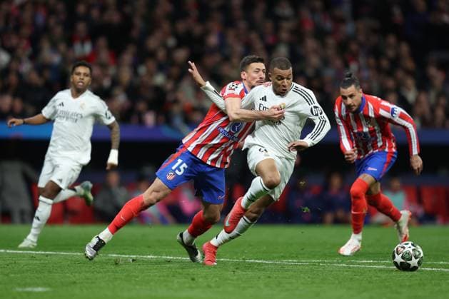 ESP: Atletico de Madrid - Real Madrid. UEFA Champions League match. Round of 16. Second Leg. Kylian Mbappe of Real Madrid penalty during the UEFA Champions League match, Round of 16, second leg, between Atletico de Madrid and Real Madrid played at Riyadh Air Metropolitano Stadium on March 12, 2025 in Madrid Spain. kpng Copyright: xAntonioxPozox xPRESSINPHOTOx AP_250312_ATL_RMA_UCL_054