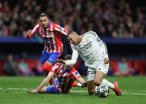 ESP: Atletico de Madrid - Real Madrid. UEFA Champions League match. Round of 16. Second Leg. Kylian Mbappe of Real Madrid penalty during the UEFA Champions League match, Round of 16, second leg, between Atletico de Madrid and Real Madrid played at Riyadh Air Metropolitano Stadium on March 12, 2025 in Madrid Spain. kpng Copyright: xAntonioxPozox xPRESSINPHOTOx AP_250312_ATL_RMA_UCL_059