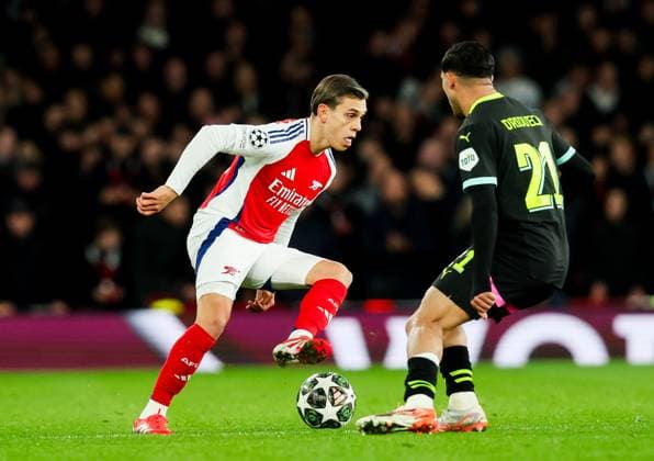 Leandro Trossard of Arsenal & Couhaib Driouech of PSV Eindhoven Arsenal v PSV Eindhoven, UEFA Champions League, Round of 16, Second Leg, Football, Emirates Stadium, London, UK - 12 Mar 2025 EDITORIAL USE ONLY No use with unauthorised audio, video, data, fixture lists, club league logos or live services. Online in-match use limited to 120 images, no video emulation. No use in betting, games or single club league player publications.  Copyright: xAndrewxFosker Shutterstockx 15188185bu