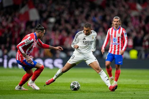 March 12, 2025, Madrid, Madrid, SPAIN: Kylian Mbappe of Real Madrid and Jose Maria Gimenez of Atletico de Madrid in action during the UEFA Champions League 2024 25 League Round of 16 Second Leg match between Atletico de Madrid and Real Madrid CF, at Riyadh Air Metropolitano stadium on March 12, 2025, in Madrid, Spain. Madrid SPAIN - ZUMAa181 20250312_zaa_a181_104 Copyright: xOscarxJ.xBarrosox