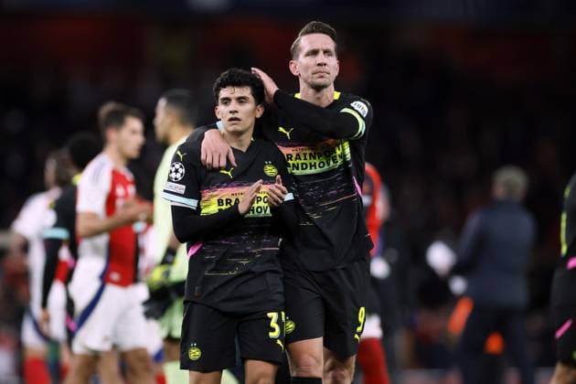 LONDON - (l-r) Richard Ledezma of PSV Eindhoven, Luuk de Jong of PSV Eindhoven after the UEFA Champions league match between Arsenal FC and PSV Eindhoven at Emirates Stadium on March 12, 2025 in London, England. ANP KOEN VAN WEEL UEFA Champions League 2024 25 Round of 16 Second Leg 2024 25 xVIxANPxSportx xxANPxIVx 522222072 originalFilename: 522222072.jpg