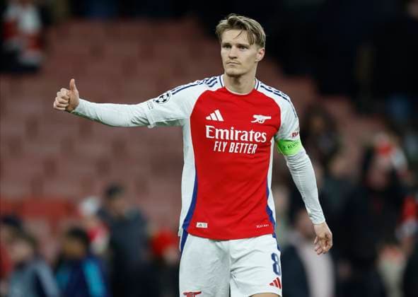 Arsenal FC v PSV Eindhoven - UEFA Champions League 2024 25 Round of 16 Second Leg Martin Odegaard of Arsenal applauds the fans after the UEFA Champions League 2024 25 UEFA Champions League 2024 25 Round of 16 Second Leg match between Arsenal FC and PSV at Emirates Stadium on March 12, 2025 in London, England. London Emirates Stadium England United Kingdom Copyright: xNigelxFrench Sportsphoto APLx 14061048