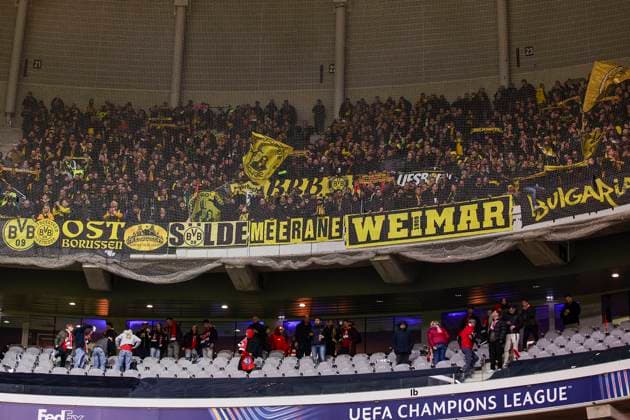 Lille, France March 12 Dortmund supporters having fun during the UEFA Champions League 2024 25 Round of 16 Second Leg match between LOSC Lille and Borussia Dortmund at Stade Pierre Mauroy on March 12, 2025 in Lille, France Lille Stade Pierre Mauroy France Copyright: xJustPictures.ch AntonioxBorgax jp-en-EuSpIm-AB5_Dortmund_Lille_12Mar2025_FR288