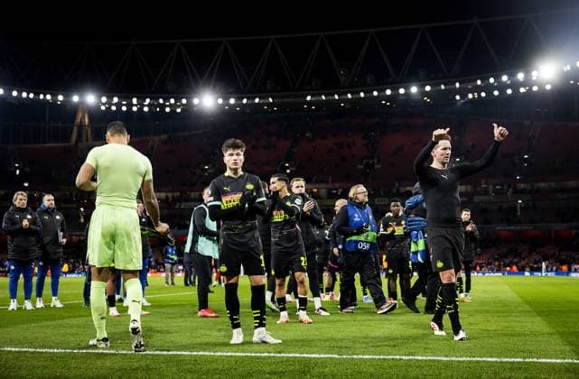 LONDON - (l-r) Richard Ledezma of PSV Eindhoven and Luuk de Jong of PSV Eindhoven after the UEFA Champions league match between Arsenal FC and PSV Eindhoven at Emirates Stadium on March 12, 2025 in London, England. ANP KOEN VAN WEEL UEFA Champions League 2024 25 Round of 16 Second Leg 2024 25 xVIxANPxSportx xxANPxIVx 522227161 originalFilename: 522227161.jpg