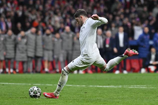 March 13, 2025, Madrid, Madrid, Spain: 8 FEDERICO VALVERDE hitting the ball during the UEFA Champions League 2024 25 UEFA Champions League 2024 25 Round of 16 second leg match between Atletico de Madrid and Real Madrid C.F. at Estadio Riyadh Air Metropolitano on March 12, 2025 in Madrid, Spain. Madrid Spain - ZUMAc312 20250313_zsp_c312_028 Copyright: xOscarxManuelxSanchezx