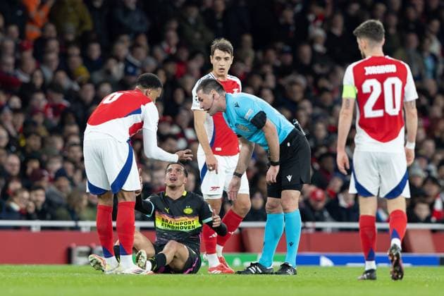12th March 2025; Emirates Stadium, London, England; UEFA Champions League Last 16, Second Leg Football, Arsenal versus PSV Eindhoven; Gabriel of Arsenal and Referee Rade Obrenovic check on Couhaib Driouech of PSV Eindhoven after a collision  ActionPlus12759455 IanxStephen