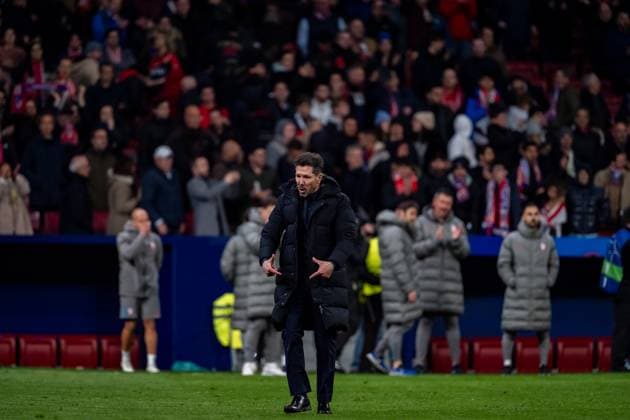 Atletico de Madrid vs Real Madrid CF - UEFA Champions League 2024 25 Round of 16 Second Leg Diego Pablo Simeone, head coach of Atletico de Madrid, cheers to the fans at the end of the UEFA Champions League 2024 25 Round of 16 second leg match between Atletico de Madrid and Real Madrid C.F. at Estadio Riyadh Air Metropolitano on March 12, 2025 in Madrid, Spain. Madrid Estadio Riyadh Air Metropolitano Madrid Spain Copyright: xAlbertoxGardinx AGardin_20250312_Football_Champions_Atl_Real_67