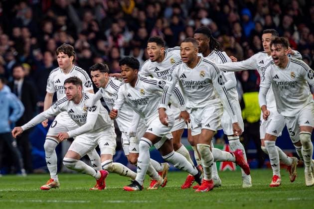 Atletico de Madrid vs Real Madrid CF - UEFA Champions League 2024 25 Round of 16 Second Leg Real Madrid players (from L to R) Fran Garcia, Federico Valverde, Brahim Diaz, Jude Bellingham, Eduardo Camavinga, Endrick Felipe Moreira de Sousa, Lucas Vazquez, Raul Asencio, Kylian Mbappe seen celebrating the winning during the UEFA Champions League 2024 25 Round of 16 second leg match between Atletico de Madrid and Real Madrid C.F. at Estadio Riyadh Air Metropolitano on March 12, 2025 in Madrid, Spain. Madrid Estadio Riyadh Air Metropolitano Madrid Spain Copyright: xAlbertoxGardinx AGardin_20250312_Football_Champions_Atl_Real_90