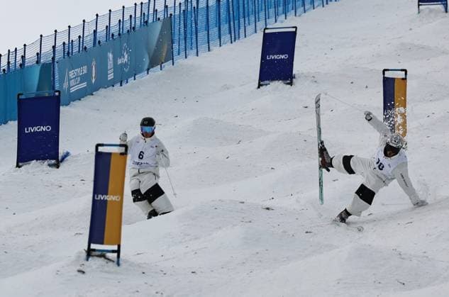 (250313) -- LIVIGNO, March 13, 2025 -- Elliot Vaillancourt (R) and Julien Viel of Canada compete during the men s dual moguls at FIS Freestyle Ski World Cup 2025 at Livigno Aerials & Moguls Park in Livigno, Italy, March 12, 2025. ) (SP)ITALY-LIVIGNO-FREESTYLE SKIING-WORLD CUP-DUAL MOGULS-MEN LixJing 