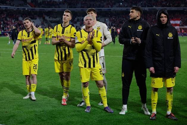 March 12, 2025, Villeneuve D ascq, France, Marcel Sabitzer Borussia Dortmund , Nico Schlotterbeck Borussia Dortmund and Julian Ryerson Borussia Dortmund applauds the fans after the match the UEFA Champions League match between OSC Lille and Borussia Dortmund Copyright: AntonioxBorga
