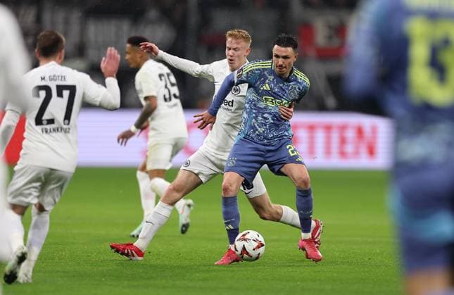 13 03 2025, Football UEFA Europa League, Eintracht Frankfurt Ajax AFC Amsterdam, emonline, emspor, v l , Hugo Larsson Eintracht Frankfurt , Steven Berghuis Ajax Amsterdam DFL DFB REGULATIONS PROHIBIT ANY USE OF PHOTOGRAPHS AS IMAGE SEQUENCES AND OR QUASI VIDEO xdcx Copyright: HMBxMedia Claus