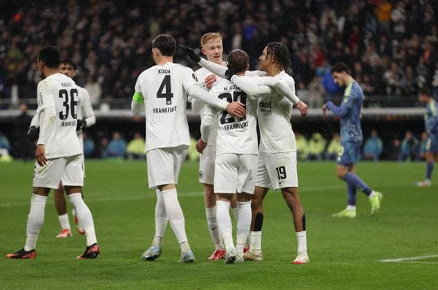 13 03 2025, Football UEFA Europa League, Eintracht Frankfurt Ajax AFC Amsterdam, emonline, emspor, v l , Goal celebration to 2 0 by Mario Götze Eintracht Frankfurt , Goal celebration, celebrate the goal, Robin Koch Eintracht Frankfurt , Hugo Larsson Eintracht Frankfurt , Jean Matteo Bahoya Eintracht Frankfurt DFL DFB REGULATIONS PROHIBIT ANY USE OF PHOTOGRAPHS AS IMAGE SEQUENCES AND OR QUASI VIDEO xdcx Copyright: HMBxMedia Claus