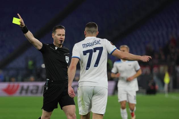 13th March 2025, Stadio Olimpico, Rome, Italy; UEFA Europa League Last 16, Second Leg, Football; Lazio versus Viktoria Plzen; The referee Danny Makkelie issues a yellow card to Adam Marusic of SS Lazio  ActionPlus12759665 EmanuelexPennacchio