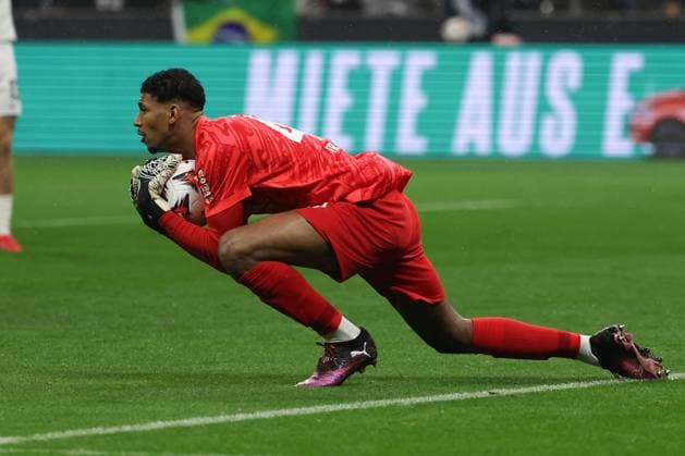 2025 03 13 xJAx UEFA EUROPA LEAGUE Eintracht Frankfurt AFC Ajax Amsterdam v l ,Goalkeeper Kaua Morais dos Santos Eintracht Frankfurt in action, in action, DFL DFB REGULATIONS PROHIBIT ANY USE OF PHOTOGRAPHS as IMAGE SEQUENCES and or QUASI VIDEO Copyright: JoaquimxFerreira