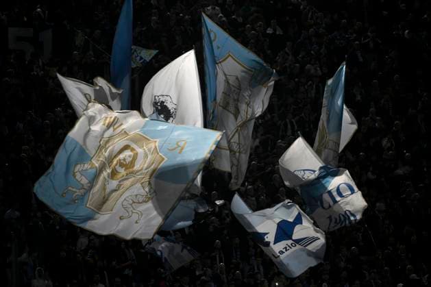 Sport Bilder des Tages LAzio fans wave flags during the Europa League football match between SS Lazio and Viktoria Plzen at Olimpico stadium in Rome (Italy), March 13, 2025. AndreaxStaccioli