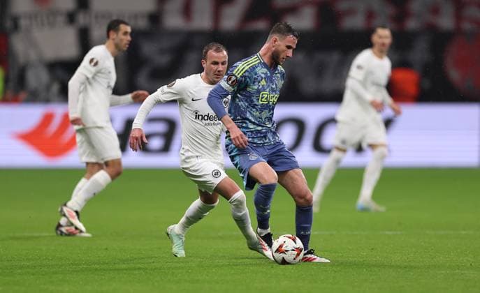 13 03 2025, Football UEFA Europa League, Eintracht Frankfurt Ajax AFC Amsterdam, emonline, emspor, v l , Mario Götze Eintracht Frankfurt , Branco van den Boomen Ajax Amsterdam DFL DFB REGULATIONS PROHIBIT ANY USE OF PHOTOGRAPHS AS IMAGE SEQUENCES AND OR QUASI VIDEO xdcx Copyright: HMBxMedia Claus