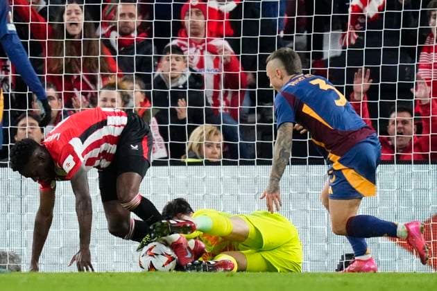 Athletic Club v AS Roma - UEFA Europa League 2024 25 Round of 16 Second Leg Mile Svilar goalkeeper of Roma and Serbia and Inaki Williams right winger of Athletic Club and Ghana compete for the ball during the UEFA Europa League 2024 25 Round of 16 Second Leg match between Athletic Club and AS Roma at Estadio de San Mames on March 13, 2025 in Bilbao, Spain. Bilbao Basque Country Spain  Copyright: xJosexBretonx originalFilename:bretonhernandez-athletic250313_npL8Y.jpg