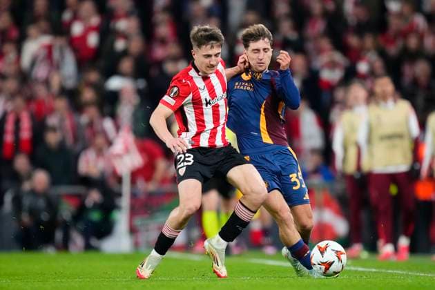 Athletic Club v AS Roma - UEFA Europa League 2024 25 Round of 16 Second Leg Mikel Jauregizar central midfield of Athletic Club and Spain and Tommaso Baldanzi attacking midfield of Roma and Italy compete for the ball during the UEFA Europa League 2024 25 Round of 16 Second Leg match between Athletic Club and AS Roma at Estadio de San Mames on March 13, 2025 in Bilbao, Spain. Bilbao Basque Country Spain  Copyright: xJosexBretonx originalFilename:bretonhernandez-athletic250313_np2yf.jpg