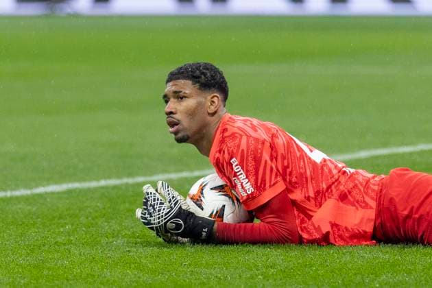 UEFA Europa League Eintracht Frankfurt Ajax Amsterdam, 13 03 2025 Kaua Santos Eintracht Frankfurt 40 with the ball in his hands, cut-out, portrait portrait, Eintracht Frankfurt Ajax Amsterdam, Frankfurt, Deutsche Bank Park, 13 3 2025 Copyright: xBEAUTIFULxSPORTS Gawlikx