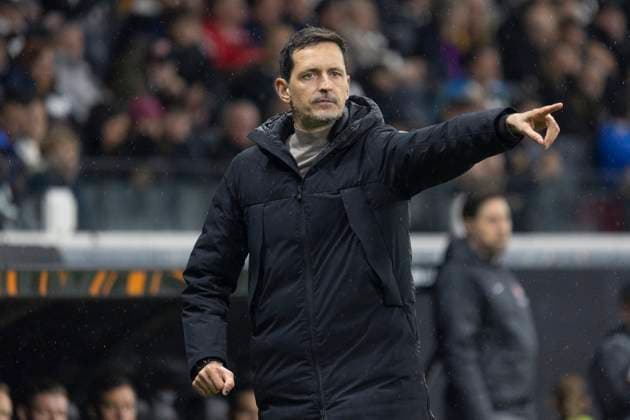 UEFA Europa League Eintracht Frankfurt Ajax Amsterdam, 13 03 2025 Dino Toppmöller Coach Eintracht Frankfurt points with his outstretched finger in one direction, cropped image, portrait portrait, Eintracht Frankfurt Ajax Amsterdam, Frankfurt, Deutsche Bank Park, 13 3 2025 Copyright: xBEAUTIFULxSPORTS Gawlikx