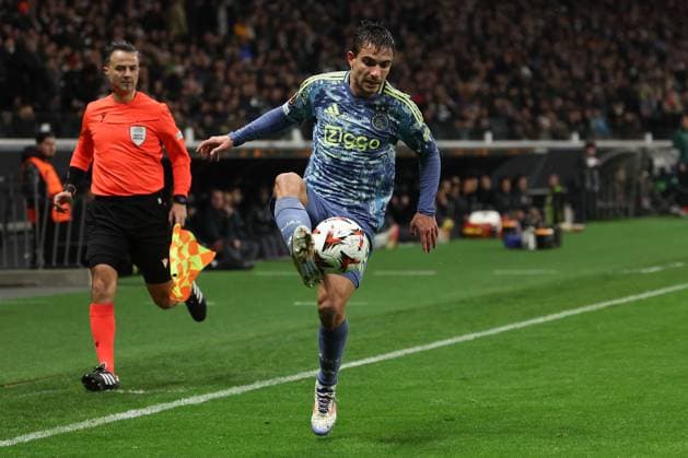 2025 03 13 xJAx UEFA EUROPA LEAGUE Eintracht Frankfurt AFC Ajax Amsterdam v l ,Lucas Rosa AFC Ajax Amsterdam on the ball, cropped image, single image, full body, action, action scene DFL DFB REGULATIONS PROHIBIT ANY USE OF PHOTOGRAPHS as IMAGE SEQUENCES and or QUASI VIDEO Copyright: JoaquimxFerreira