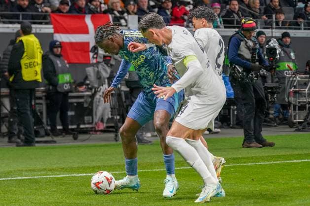Uefa Europa League 2024 2025, round of 16 Eintracht Frankfurt vs Ajax Amsterdam Deutsche Bank Park Frankfurt, Germany Don Angelo Konadu Ajax Amsterdam, 59 and Robin Koch Eintracht Frankfurt, 4 in a duel Copyright: xJOERANxSTEINSIEKx