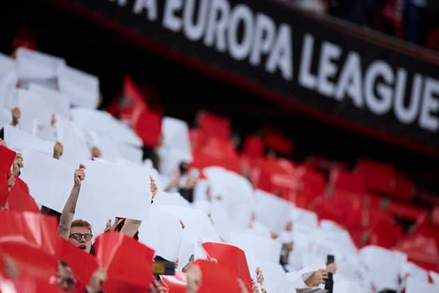 March 13, 2025, Bilbao, Vizcaya, SPAIN: Supporters of Athletic Club reacts prior to the UEFA Europa League 2024 25 Round of 16 Second Leg match between Athletic Club and AS Roma at San Mames on March 13, 2025, in Bilbao, Spain. Bilbao SPAIN - ZUMAa181 20250313_zaa_a181_030 Copyright: xRicardoxLarreinax