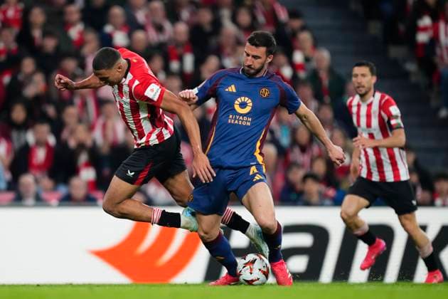 Athletic Club v AS Roma - UEFA Europa League 2024 25 Round of 16 Second Leg Maroan Sannadi central midfield of Athletic Club and Spain and Bryan Cristante defensive midfield of Roma and Italy compete for the ball during the UEFA Europa League 2024 25 Round of 16 Second Leg match between Athletic Club and AS Roma at Estadio de San Mames on March 13, 2025 in Bilbao, Spain. Bilbao Basque Country Spain  Copyright: xJosexBretonx originalFilename:bretonhernandez-athletic250313_np5w0.jpg