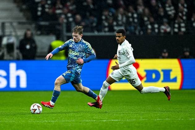 Oliver Valaker Edvardsen Ajax Amsterdam, 17 on the ball, behind Ansgar Knauff Eintracht Frankfurt, 36 , GER, Eintracht Frankfurt vs Ajax Amsterdam, Football, UEFA Europa League, Round of 16, Second leg, Match time 2024 25, 13 03 2025 GER, Eintracht Frankfurt vs Ajax Amsterdam, Football, UEFA Europa League, Round of 16, Second leg, Match time 2024 25, 13 03 2025 Frankfurt am Main Copyright: xEibner-Pressefoto FlorianxWieganx EP_FWD