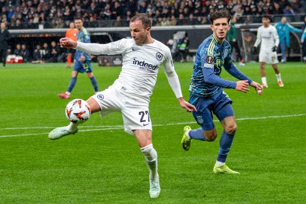 2025 03 13 xJAx UEFA EUROPA LEAGUE Eintracht Frankfurt AFC Ajax Amsterdam v l ,J Mario Götze Eintracht Frankfurt scores the goal for 2 0, goalkeeper, goalkeeper Matheus Magalhaes AFC Ajax Amsterdam DFL DFB REGULATIONS PROHIBIT ANY USE OF PHOTOGRAPHS as IMAGE SEQUENCES and or QUASI VIDEO Copyright: JoaquimxFerreira
