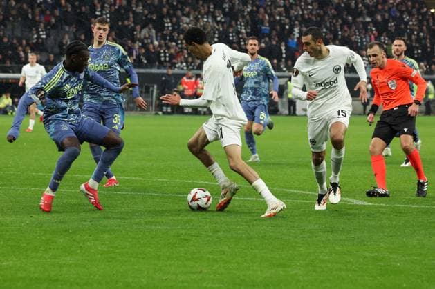 Hugo EkitikÃ Eintracht Frankfurt 11 in a duel with players from the Ajax defense and shoots on goal, Eintracht Frankfurt vs Ajax Amsterdam, Football, UEFA Europa League, Round of 16, Second leg, 13 03 2025 Frankfurt Hessen Germany Copyright: xkolbert-press MartinxAgüerax