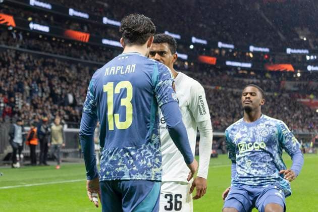 UEFA Europa League Eintracht Frankfurt Ajax Amsterdam, 13 03 2025 Ahmetcan Kaplan Ajax Amsterdam 13 Ansgar Knauff Eintracht Frankfurt 36 clash after a tackle, Eintracht Frankfurt Ajax Amsterdam, Frankfurt, Deutsche Bank Park, 13 3 2025 Copyright: xBEAUTIFULxSPORTS Gawlikx