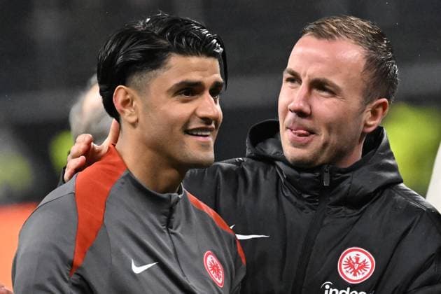13 03 2025, xjhx, Football UEFA Europa League, Eintracht Frankfurt Ajax Amsterdam v l jubilation, joy about the victory Mahmoud Dahoud Eintracht Frankfurt Mario Götze Goetze Eintracht Frankfurt UEFA REGULATIONS PROHIBIT ANY USE OF PHOTOGRAPHS as IMAGE SEQUENCES and or QUASI VIDEO Frankfurt am Main