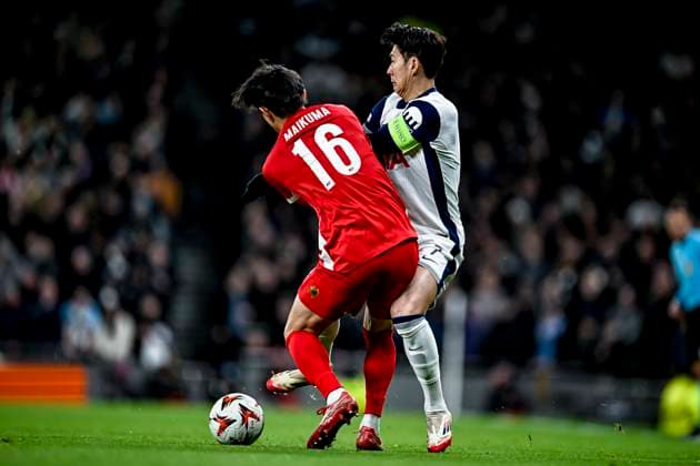 AZ Alkmaar defender Seiya Maikuma, Tottenham Hotspur midfielder Heung Min Son, during the match Tottenham Hotspur AZ at the Tottenham Hotspur Stadium for the UEFA Europa League Round of 16 2nd Leg season 2024 2025 in LONDON, Great Britain on 13 march 2025, photo by Stefan Koops EYE4images DeFodi Images