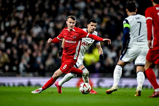 AZ Alkmaar midfielder Peer Koopmeiners, during the match Tottenham Hotspur AZ at the Tottenham Hotspur Stadium for the UEFA Europa League Round of 16 2nd Leg season 2024 2025 in LONDON, Great Britain on 13 march 2025, photo by Stefan Koops EYE4images DeFodi Images
