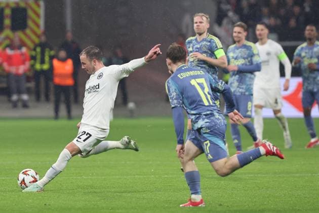 Goetze Eintracht Frankfurt, No. 27 with a long-range shot from the center circle , Eintracht Frankfurt Ajax Amsterdam, Football, UEFA Europa League , UEL, Season 2024 2025, Round of 16 , 1Rematch, 3 03 2025,