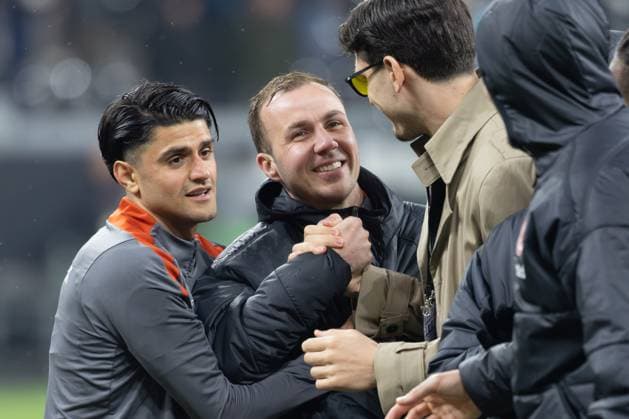 Eintracht Frankfurt Ajax Amsterdam, UEFA Europa League Mahmoud Dahoud Eintracht Frankfurt, 18 , Mario Götze Eintracht Frankfurt, 27 and Igor Matanovic Eintracht Frankfurt, 9 in civilian clothes cheer with the fans during the UEFA Europa League round of 16 second leg match between Eintracht Frankfurt and Ajax Amsterdam on March 13, 2025 at Deutsche Bank Park in Frankfurt am Main , Frankfurt am Main Hessen Germany Deutsche Bank Park