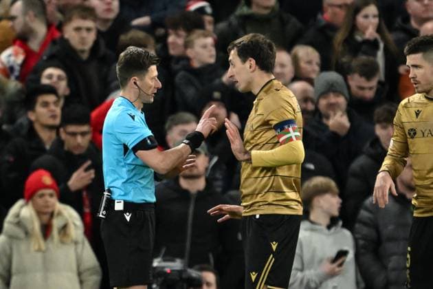 UEFA Europa League Last 16 Manchester United, ManU v Real Sociedad Referee Benoit Bastien speaks it Mikel Oyarzabal of Real Sociedad during the UEFA Europa League Last 16 match Manchester United vs Real Sociedad at Old Trafford, Manchester, United Kingdom, 13th March 2025 (Photo by Craig Thomas News Images) Manchester Old Trafford Greater Manchester United Kingdom Copyright: xCraigxThomas NewsxImagesx