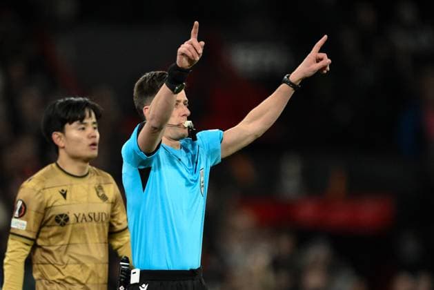 UEFA Europa League Last 16 Manchester United, ManU v Real Sociedad Referee Benoit Bastien signals VAR penalty for Real Sociedad during the UEFA Europa League Last 16 match Manchester United vs Real Sociedad at Old Trafford, Manchester, United Kingdom, 13th March 2025 (Photo by Craig Thomas News Images) Manchester Old Trafford Greater Manchester United Kingdom Copyright: xCraigxThomas NewsxImagesx