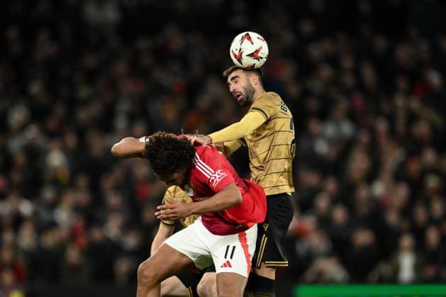 UEFA Europa League Last 16 Manchester United, ManU v Real Sociedad Brais MÃ ndez of Real Sociedad wins the ball but fouls Joshua Zirkzee of Manchester United during the UEFA Europa League Last 16 match Manchester United vs Real Sociedad at Old Trafford, Manchester, United Kingdom, 13th March 2025 (Photo by Craig Thomas News Images) Manchester Old Trafford Greater Manchester United Kingdom Copyright: xCraigxThomas NewsxImagesx