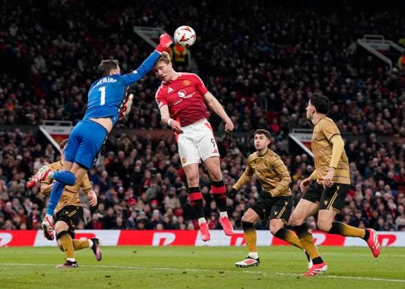 Manchester, England, 13th March 2025. Alejandro Remiro of Real Sociedad catches Rasmus Hojlund of Manchester United, ManU with his elbow during the UEFA Europa League match Manchester United v Real Sociedad at Old Trafford, Manchester. Picture credit should read: Andrew Yates Sportimage EDITORIAL USE ONLY. No use with unauthorised audio, video, data, fixture lists, club league logos or live services. Online in-match use limited to 120 images, no video emulation. No use in betting, games or single club league player publications. SPI_033_AY_MANU_SOCIEDAD SPI-3744-0033