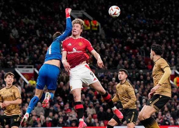 Manchester, England, 13th March 2025. Alejandro Remiro of Real Sociedad catches Rasmus Hojlund of Manchester United, ManU with his elbow during the UEFA Europa League match Manchester United v Real Sociedad at Old Trafford, Manchester. Picture credit should read: Andrew Yates Sportimage EDITORIAL USE ONLY. No use with unauthorised audio, video, data, fixture lists, club league logos or live services. Online in-match use limited to 120 images, no video emulation. No use in betting, games or single club league player publications. SPI_034_AY_MANU_SOCIEDAD SPI-3744-0034