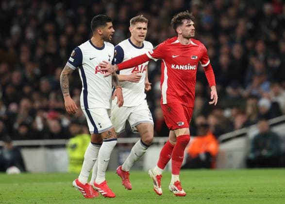London, England, 13th March 2025. Cristian Romero and Micky van de Ven of Tottenham speak to Troy Parrott of Real Sociedad during the UEFA Europa League match Tottenham Hotspur v AZ Alkmaar at the Tottenham Hotspur Stadium, London. Picture credit should read: David Klein Sportimage EDITORIAL USE ONLY. No use with unauthorised audio, video, data, fixture lists, club league logos or live services. Online in-match use limited to 120 images, no video emulation. No use in betting, games or single club league player publications. SPI_022_DK_Tottenham_Alkmaar SPI-3742-0022